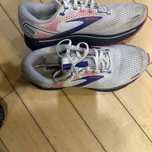 Brooks White and Purple Athletic Shoes with Mesh